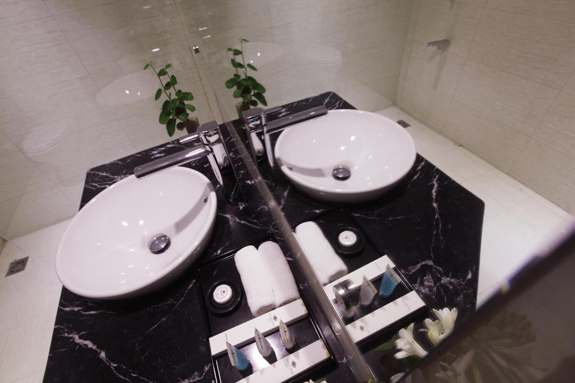 Hotel Grand Park Barishal Buitenkant foto